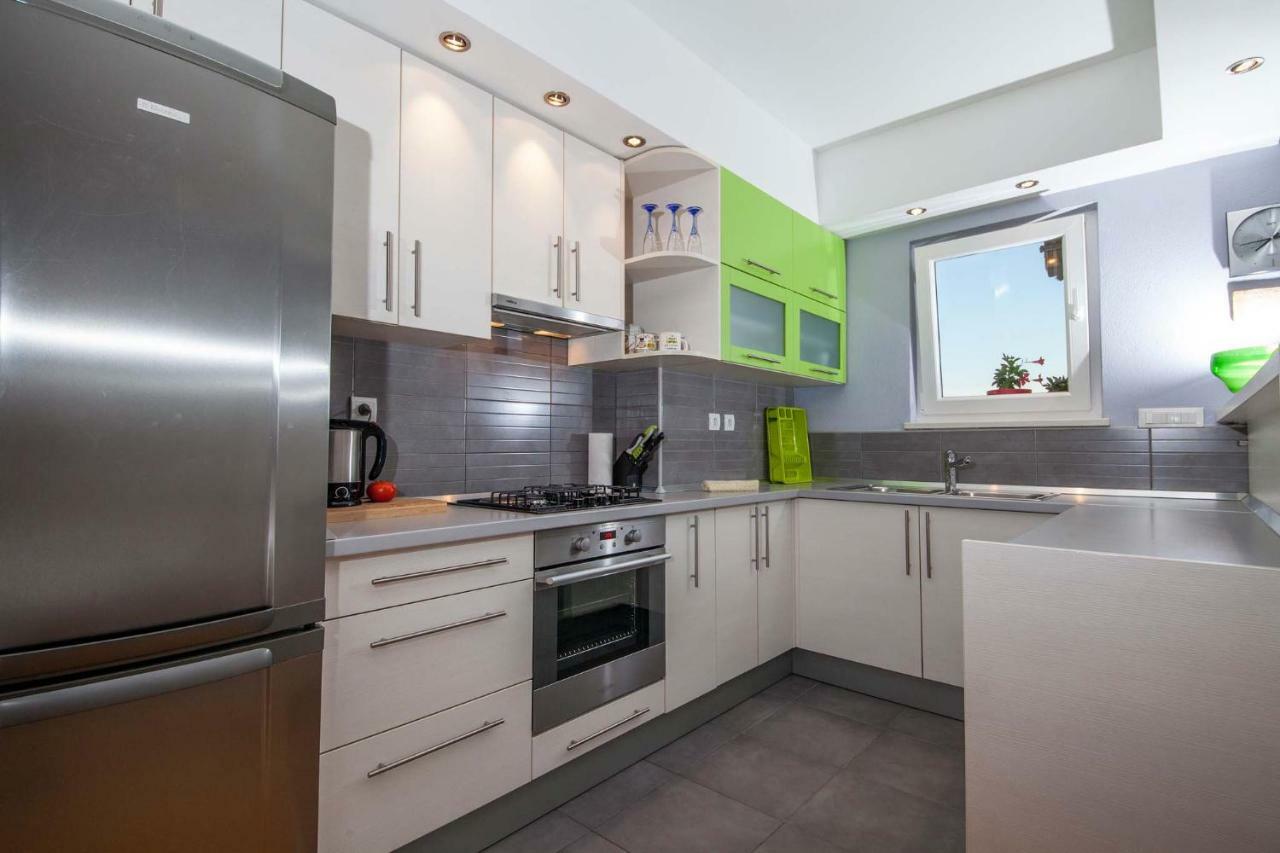 Apartment Sarena Makarska Bagian luar foto