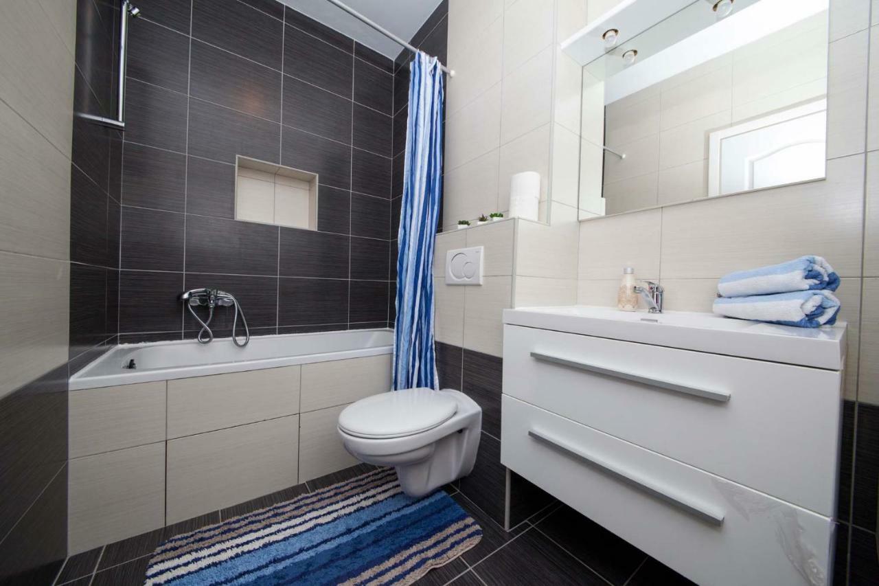 Apartment Sarena Makarska Bagian luar foto